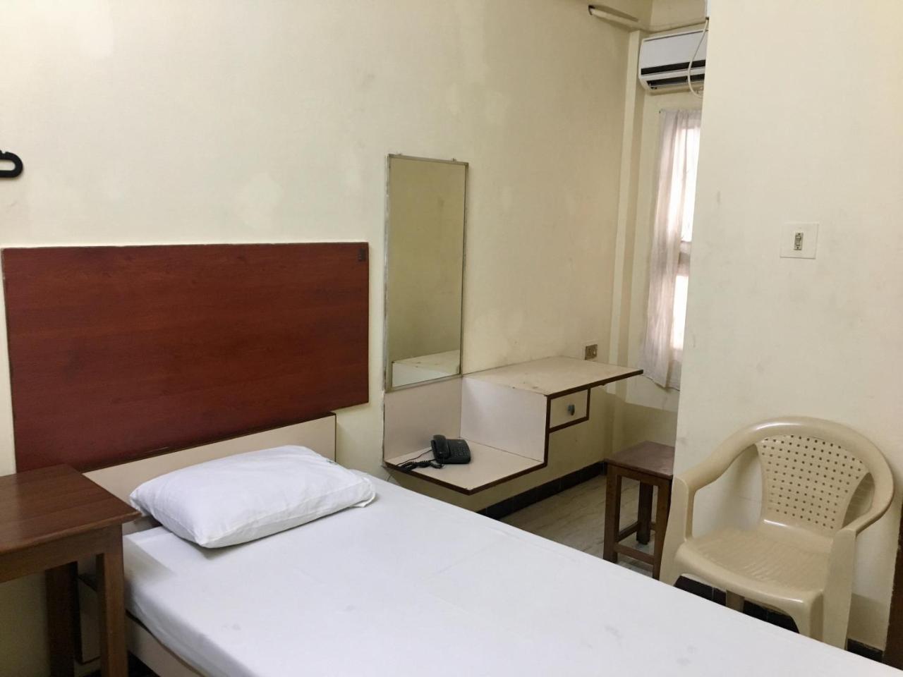 Hotel Subashini International Csennai Kültér fotó