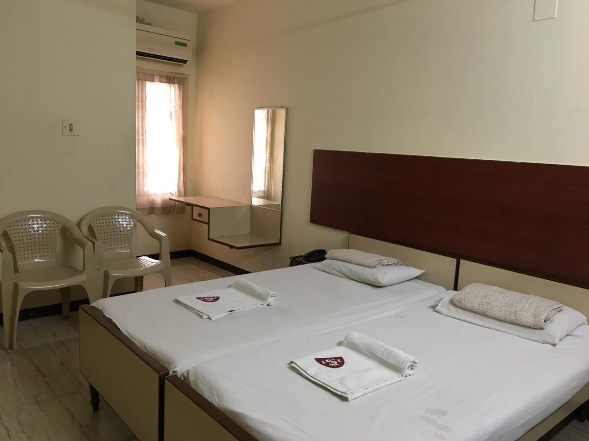 Hotel Subashini International Csennai Kültér fotó